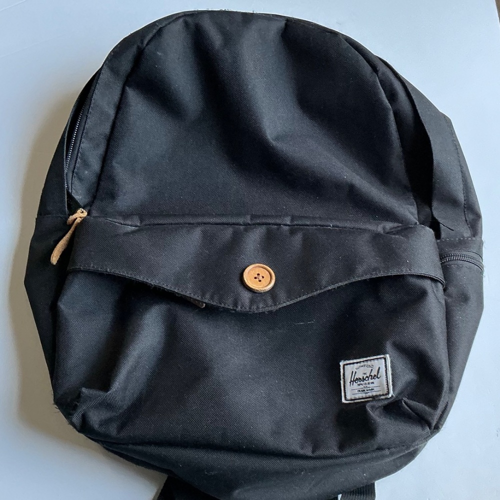 Herschel solid black back pack - Picture 4 of 7
